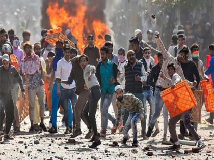 richa chadha tweet on delhi clash | बॉलीवुड एक्ट्रेस ने दिल्ली में हुई हिंसा पर किया Tweet, लिखा- एक सच्चे हिंदू होने के नाते मैं...