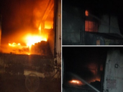 Delhi: Fire broke out at a warehouse in Bijwasan today 14 fire tenders at the spot | Breaking: दिल्ली: आंबेडकर कॉलोनी के वेयर हाउस में लगी आग, दमकल की 14 गाड़ियां मौके पर मौजूद