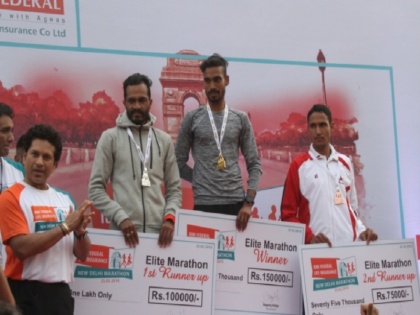 delhi marathon gopi thonakal and monika wins the title | दिल्ली मैराथन 2018: गोपी और मोनिका ने बचाया खिताब