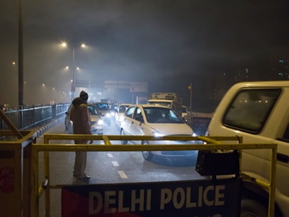head constable and his wife were shot in delhi burari assailants fled after snatching mobile phone Rs 4000 cash | दिल्ली के बुराड़ी में टहल रहे हेड कांस्टेबल और उसकी पत्नी को गोली मारी गई; मोबाइल फोन, 4 हजार रुपये नकदी छीनकर भागे हमलावर