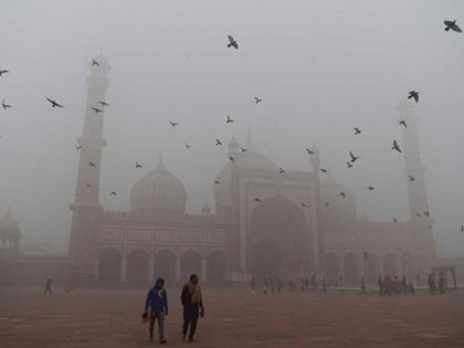 Delhi: Air quality in 'Very Poor' category in Anand Vihar, Punjabi Bagh, Lodhi Road and India Gate circle areas, as per Central Pollution Control Board (CPCB). | दिल्ली: भारी बारिश के बावजूद आनंद विहार, पंजाबी बाग समेत कई क्षेत्रों की वायु गुणवत्ता को बहुत खराब