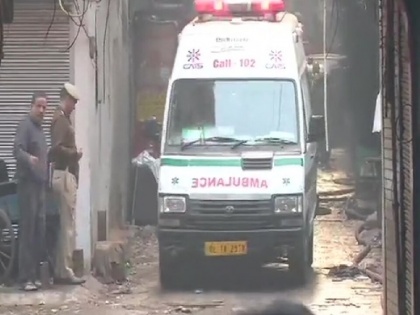 At least 32 died in massive fire in Delhi's Anaj Mandi, more than 50 people rescued | दिल्ली के अनाज मंडी में लगी भीषण आग में 43 लोगों की मौत, कई घायल