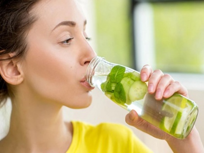how to detox body naturally: 7 detox drinks that can flush toxins from your body | शरीर में जमा विषाक्त पदार्थों को बाहर निकालने के लिए पियें 6 स्पेशल डिटॉक्स ड्रिंक्स, जानें बनाने का तरीका