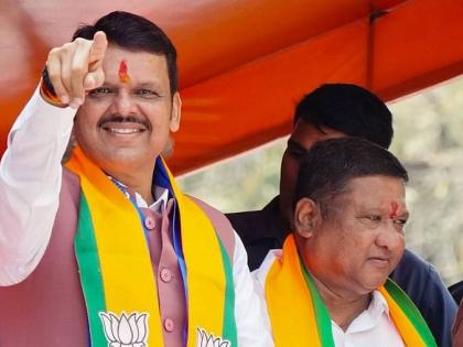 Devendra Fadnavis net worth Maharashtra Elections 2024 dy cm declared Rs 132747728 affidavit filed nomination papers Nagpur South West seat November 20 | Devendra Fadnavis net worth: महाराष्ट्र के उपमुख्यमंत्री देवेन्द्र फड़नवीस के पास इतने करोड़ रुपये, जानें पत्नी और बेटी के पास क्या है संपत्ति