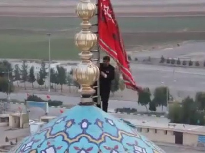 Iran declares war by hoisting red flag on mosque, rocket fired at US embassy in Baghdad | ईरान ने मस्जिद पर लाल झंडा फहराकर किया युद्ध का ऐलान, बगदाद स्थित अमेरिकी दूतावास पर दागे रॉकेट