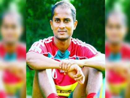 Footballer Dhanarajan Radhakrishnan collapses during game, dies | मोहन बागान, ईस्ट बंगाल के लिए खेल चुके फुटबॉलर धनराजन मैच के दौरान हुए बेहोश, हुई मौत