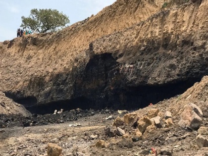 3 Killed, Many Feared Trapped As Illegal Coal Mine Collapses Near Dhanbad | धनबाद में अवैध खनन के दौरान खदान धंसी, 3 की मौत, कई लोगों के फंसे होने की आशंका