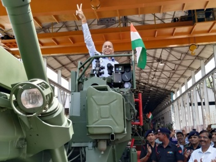 Madhya Pradesh: Dhanush Gun, handed over to the Indian Army, know its specialty | मध्यप्रदेश: भारतीय सेना को सौंपी गई धनुष तोप, जानिए इसकी खासियत