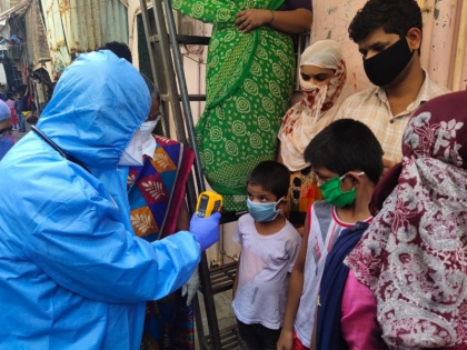 Mumbai: A team of 150 doctors helping in Screening of Dharavi residents has begun | Corona: मुंबई के स्लम एरिया धारावी में स्क्रीनिंग के लिए लगी 150 डॉक्टरों की टीम, अब तक हो चुकी है चार लोगों की मौत