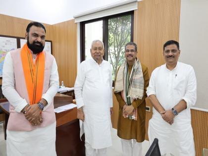 Bihar Elections 2025: BJP's election in-charge in Bihar, Dharmendra Pradhan, met Chief Minister Nitish Kumar, reportedly discussing seat sharing | Bihar Elections 2025: भाजपा के बिहार में चुनाव प्रभारी धर्मेन्द्र प्रधान ने की मुख्यमंत्री नीतीश कुमार से मुलाकात, शीट शेयरिंग को लेकर चर्चा होने की खबर Bihar Elections 2025: BJP's election in-charge in Bihar, Dharmendra Pradhan, met Chief Minister Nitish Kumar, reportedly discussing seat sharing | Bihar Elections 2025: भाजपा के बिहार में चुनाव प्रभारी धर्मेन्द्र प्रधान ने की मुख्यमंत्री नीतीश कुमार से मुलाकात, शीट शेयरिंग को लेकर चर्चा होने की खबर