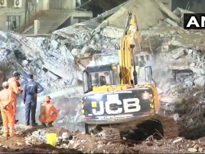 Karnataka: Rescue operation is still underway at the site of Dharwad Building Collapse | धारवाड़ इमारत हादसाः मृतकों की संख्या बढ़कर 14 हुई, अभी भी कई लोग गायब, बचाव अभियान जारी