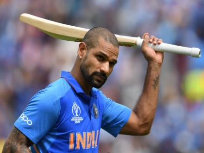 ICC World Cup 2019, India vs Australia: Injured Shikhar Dhawan Sits Out Australia Innings | ICC World Cup 2019, IND vs AUS: धवन के अंगूठे में लगी चोट लगी, मैदान पर नहीं उतरे फील्डिंग के लिए