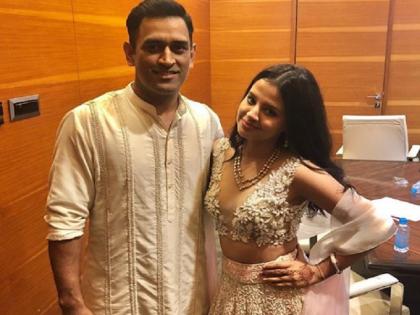 ms dhoni wife sakshi trolled for dress after posting pictures on instagram | धोनी की पत्नी साक्षी की एक ड्रेस पर सोशल मीडिया में हंगामा, लोगों ने किये अजीबोगरीब कमेंट्स