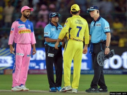 IPL 2019: Everyone is human, says Sourav Ganguly on Dhoni on field argument with umpires | धोनी की अंपायरों से बहस पर सौरव गांगुली का बयान, 'हर कोई इंसान है'
