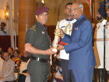 MS Dhoni share special message for armed forces on Instagram after being Honoured With Padma Bhushan | क्यों सेना की वर्दी पहन पद्म भूषण लेने पहुंचे धोनी, आर्मी को दिए स्पेशल मैसेज में किया खुलासा