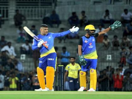 IPL 2020: MS Dhoni shines in Chennai Super Kings practice match, Video goes viral: Report | धोनी ने चेन्नई सुपरकिंग्स के प्रैक्टिस मैच में दिखाया दम, ठोक दिया तूफानी शतक, वीडियो वायरल!