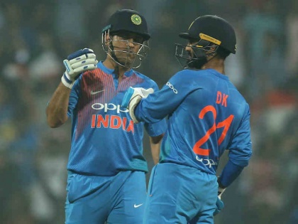 india vs australia when ms dhoni lost his cool during adelaide odi with khaleel ahmed | धोनी मैच के बीच खलील अहमद की इस 'हरकत' पर हुए गुस्सा!, वीडियो वायरल