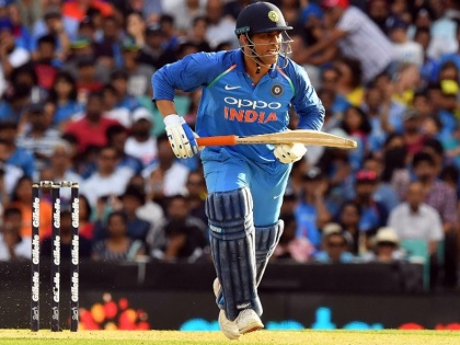 MS Dhoni completes 10000 ODI runs for India, becomes fifth batsman to achieve milestone | Ind vs Aus, 1st ODI: वनडे क्रिकेट में धोनी ने पूरे किए 10 हजार रन, ऐसा करने वाले बने 5वें भारतीय