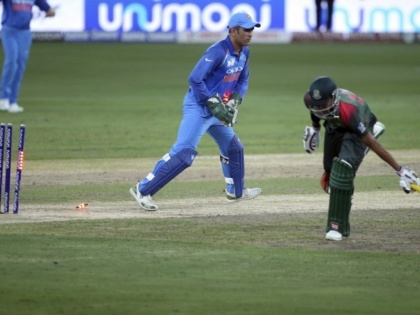 Asia Cup 2018: MS Dhoni first asian wicketkeeper to Register 800 Dismissals In International Cricket | एशिया कप: फाइनल में धोनी ने रचा इतिहास, ये रिकॉर्ड बनाने वाले बने पहले एशियाई विकेटकीपर