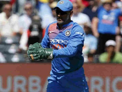 MS Dhoni becomes first indian wicketkeeper to take 300 ODI catches | धोनी ने विकेट के पीछे फिर किया कमाल, दूसरे वनडे में भारत की हार के बावजूद रचा इतिहास