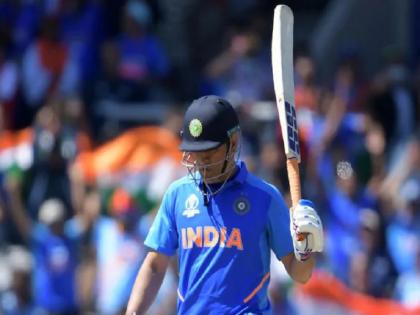 Why Did MS Dhoni retire from international cricket at 19-29 | धोनी क्यों हुए इंटरनेशनल क्रिकेट से '19:29' पर रिटायर? सोशल मीडिया में फैंस पूछ रहे सवाल