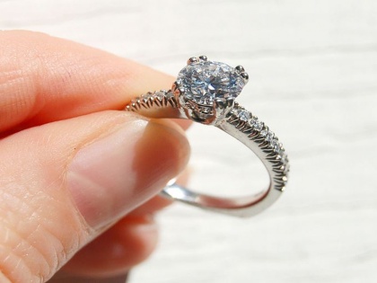diamond ring lost in 2001 find after 21 years in usa florida nick shaina day before christmas 2022 viral news | साल 2001 में अमेरिकी जोड़े की खोई थी हीरे की अंगूठी, पूरे 21 साल बाद क्रिसमस से पहले ऐसे मिला रिंग, जानें पूरा मामला