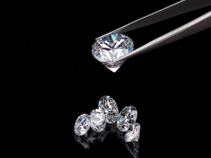 Madhya Pradesh: A 1069 carat diamond found during the excavation of a mine in Panna, is worth Rs 50 lakh | मध्य प्रदेश: पन्ना में एक व्यक्ति को खदान की खुदाई के दौरान मिला 10.69 कैरेट का हीरा, 50 लाख रुपये है कीमत