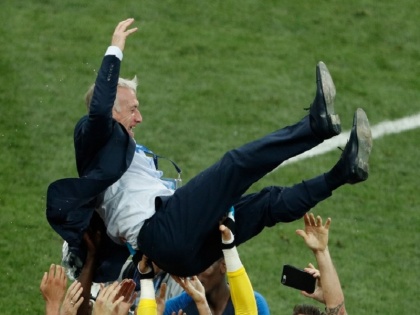 fifa world cup 2018 Didier Deschamps creats history as france beat croatia in final | फीफा वर्ल्ड कप: फ्रांस के चैम्पियन बनने के साथ कोच डेसचैम्प्स के नाम दर्ज हुआ ये शानदार रिकॉर्ड