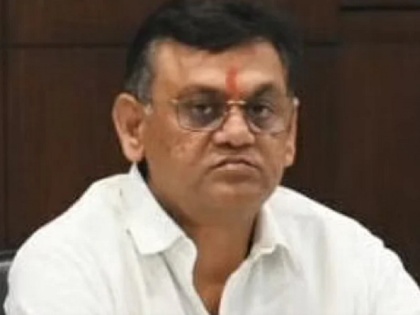 UP Minister Dinesh Khatik MoS in Jal Shakti Ministry resigns saying officers do not listen to him | योगी सरकार में मंत्री दिनेश खटीक ने केंद्रीय गृहमंत्री अमित शाह को भेजा इस्तीफा, कहा- मेरी सुनी नहीं जाती, दलितों का हो रहा है अपमान
