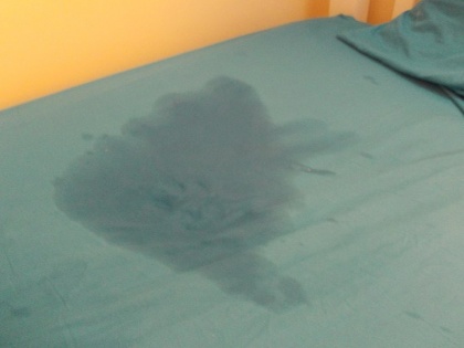 dirty bedsheet can cause you ill may infect cold flu alergy pimples know when to change bed cover health tips in hindi | घर में बिछी गन्दी बेडशीट से भी आप पड़ सकते है बीमार, हो सकती है सर्दी, फ्लू और मुंहासे, बन सकते हैं अस्थमा का रोगी, ऐसे बदलेंगे चादर तो रहेंगे सुरक्षित