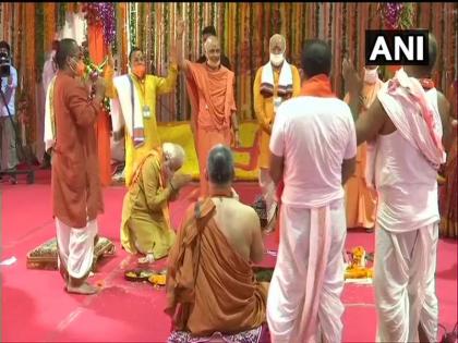 Dispute between Shri Ram Janmabhoomi Trust Chief Priest regarding distribution Prasad Ayodhya Temple | अयोध्या मंदिर: प्रसाद बांटने को लेकर श्रीराम जन्मभूमि ट्रस्ट और मुख्य पुजारी के बीच छिड़ा विवाद, जानें पूरा मामला