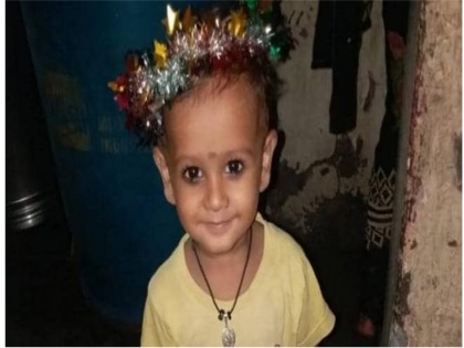 Three year old child falls into the drain in Malad | महाराष्ट्रः मलाड में तीन वर्षीय बच्चा नाले में गिरा, राकांपा और कांग्रेस ने शिवसेना पर साधा निशाना