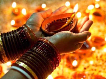 Chhoti Diwali 2018: UP cm yogi adityanath to participate in dipotsav programme in ayodhya | देश भर में धूम-धाम से मनाई जा रही है छोटी दिवाली, अयोध्या में एक साथ जलाए जायेंगे तीन लाख दीये
