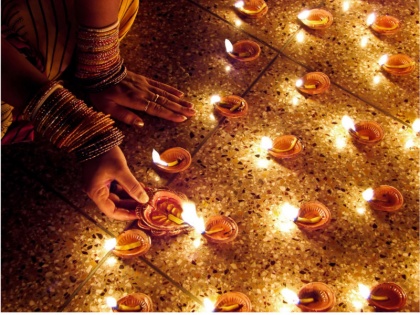Diwali celebrated with joy across the country | देशभर में हर्षोल्लास के साथ मनाई गई दिवाली, लेकिन सुप्रीम कोर्ट की ओर से प्रतिबंध के चलते पटाखों की कम सुनाई दी गूंज