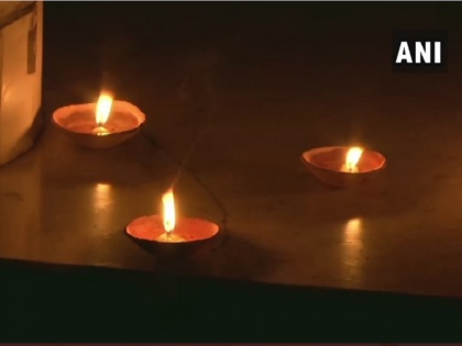 9PM 9Minutes: On PM appeal, crores of Indians lit lamps, candles, mobile phone flashlights | 9PM 9Minutes: प्रधानमंत्री की अपील पर करोड़ों भारतीयों ने दीये, मोमबत्ती, मोबाइल फोन की फ्लैशलाइट जलाई