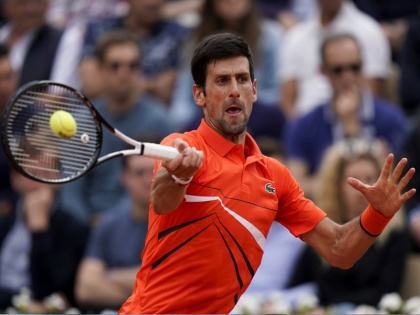 French Open 2019: Novak Djokovic into third round | फ्रेंच ओपन: आसान जीत दर्ज कर तीसरे दौर में जोकोविच, ओसाका और सेरेना भी अगले दौर में