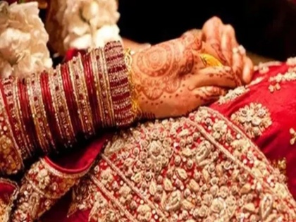 In Agra village Two Brides Absconding Before Honeymoon know here details | चंद घंटे पहले हुई थी शादी, सुहागरात से पहले ही सास को चकमा देकर घर लूट फरार हो गईं दो दुल्हनें