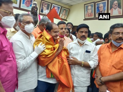 Tamil Nadu DMK MLA Ku Ka Selvam temporarily suspended party visits BJP office in Chennai | प्रधानमंत्री मोदी की तारीफ, DMK ने विधायक को किया निलंबित, सेल्वम बोले-डीएमके पर एक परिवार का कब्जा, पहले पिता थे, फिर बेटा और अब पोता...
