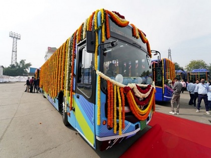 DMRC will hand over 100 feeder e-buses to Delhi govt from April know at which stations these vehicles will run | अप्रैल में दिल्ली सरकार को डीएमआरसी सौंपेगी 100 फीडर ई-बसें, जानें किन रूटों पर होगा इनका परिचालन