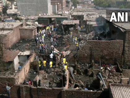 Seven people died in a fire that broke out in the shanties of Gokulpuri area last night. | दिल्ली के गोकुलपुरी में 60 झोपड़ियों में लगी भीषण आग, 7 लोग जिंदा जले, 4 घंटे में बुझीं लपटें, देखें तस्वीरें Seven people died in a fire that broke out in the shanties of Gokulpuri area last night. | दिल्ली के गोकुलपुरी में 60 झोपड़ियों में लगी भीषण आग, 7 लोग जिंदा जले, 4 घंटे में बुझीं लपटें, देखें तस्वीरें