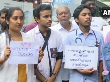 West Bengal: Jr. doctors strike continue for fourth day, OPD and other services disrupted patients | पश्चिम बंगालः जूनियर डॉक्टरों की हड़ताल चौथे दिन भी जारी, ओपीडी और अन्य सेवाएं बाधित होने से मरीज परेशान
