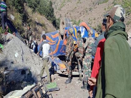 Jammu and Kashmir Doda road accident 8 killed as bus falls into gorge | जम्मू-कश्मीर में बड़ा हादसा, डोडा जिले में खाई में गिरी बस, 8 लोगों की मौत Jammu and Kashmir Doda road accident 8 killed as bus falls into gorge | जम्मू-कश्मीर में बड़ा हादसा, डोडा जिले में खाई में गिरी बस, 8 लोगों की मौत