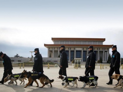 China's police is going to auction 'cowardly' dogs for this reason | चीन की पुलिस 'कायर' कुत्तों को करने जा रही है नीलाम, लोग बोले-इंसानों को छोड़िए कुत्तों में भी है प्रतिस्पर्द्धा
