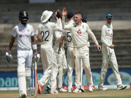 Advertising board falls on Dom Bess head during media interaction | IND vs ENG: प्रेस कॉन्फ्रेंस के दौरान इंग्लैंड के खिलाड़ी के सिर पर गिरा एडवरटाइजिंग बोर्ड, देख हर कोई रह गया हैरान