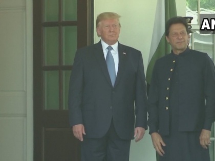Donald Trump receives meets Pakistan PM Imran Khan in White House | अमेरिकी राष्ट्रपति डोनाल्ड ट्रंप से मिले पाकिस्तान पीएम इमरान खान