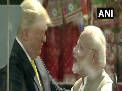 donal trump says teawalah narendra modi is tough read 10 key sayings of trumps speech | Donald Trump India Visit: ट्रंप ने मोदी को कहा ''चायवाला'', पढ़ें उनके भाषण की 10 बड़ी बातें