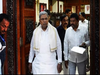 Siddaramaiah Opens 'Cursed' Door To Enter His Chamber in Vidhana Soudha After 4 Years | Watch: सिद्धारमैया ने 4 साल बाद विधान सौध में अपने ऑफिस के 'शापित' दरवाजे को खुलवाया