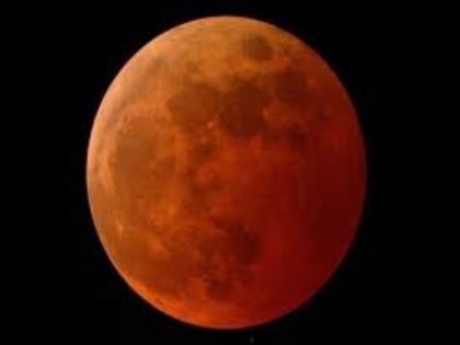 lunar eclipes supermoon and blood moon all coming together on may 26 | Lunar Eclipse 2021: 26 मई को साल का पहला चंद्रग्रहण, दिखेगा 'सुपरमून' भी, जानें इस बारे में सबकुछ