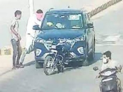 rajasthan doctor couple car stopped shot dead by 2 bikers in broad daylight video viral | बेखौफ अपराधियों ने दिनदहाड़े वारदात को दिया अंजाम, डॉक्टर दंपति की गोली मारकर की हत्या