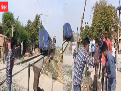 Viral Video in Bihar man deboarding a halted train to open a railway crossing it just crossed in Siwan | Viral Video: बिहार में दिखा अजब नजारा, रेलवे फाटक खोलने के लिए ट्रेन रोककर उतरा शख्स, काम पूरा होने के बाद चली गाड़ी, बहस शुरू हुई Viral Video in Bihar man deboarding a halted train to open a railway crossing it just crossed in Siwan | Viral Video: बिहार में दिखा अजब नजारा, रेलवे फाटक खोलने के लिए ट्रेन रोककर उतरा शख्स, काम पूरा होने के बाद चली गाड़ी, बहस शुरू हुई